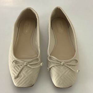 Liz Claiborne Square Toe Quilted Memory Form Cream Flats Tie Bow Comfort Casual
